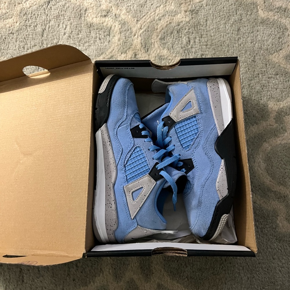 Jordan Retro 4 “University Blue” Youth Shoes